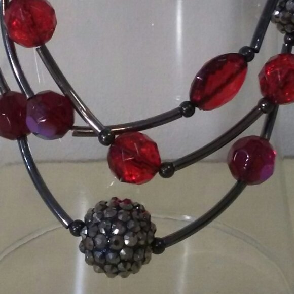3-strand silver/black/red beaded necklace - Picture 4 of 4